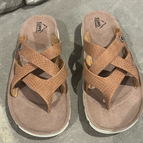 Cliffs Banksy by White Mountain crisscross, treaded outsole light,flexible thong - Picture 2 of 10